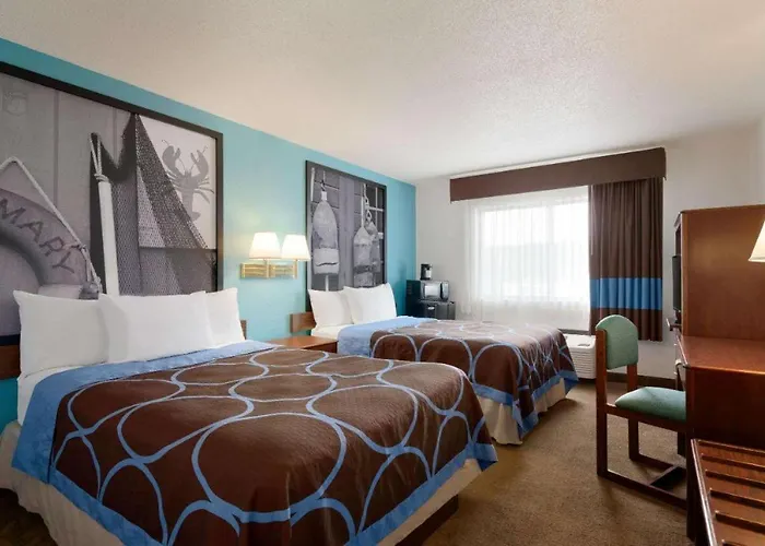 Super 8 By Wyndham Portland/Westbrook Area