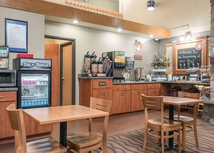 Americinn By Wyndham Fargo West Acres
