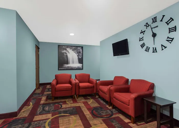 Super 8 By Wyndham Eau Claire I-94