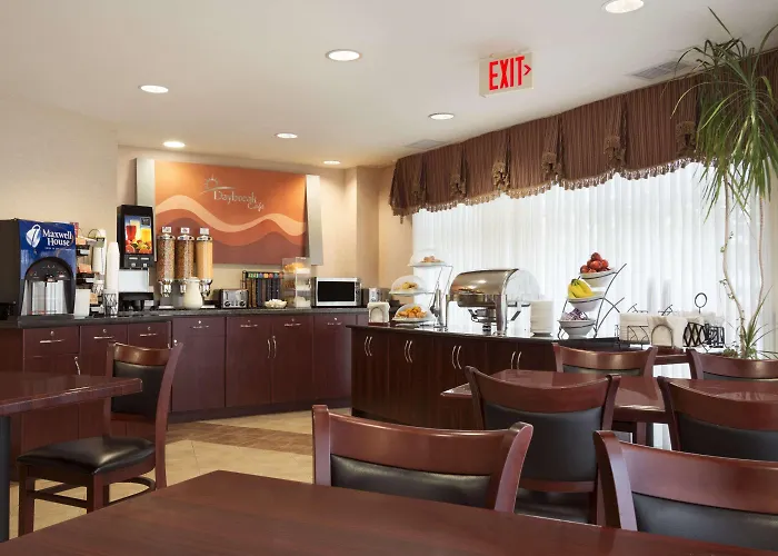 Days Inn & Suites By Wyndham Langley