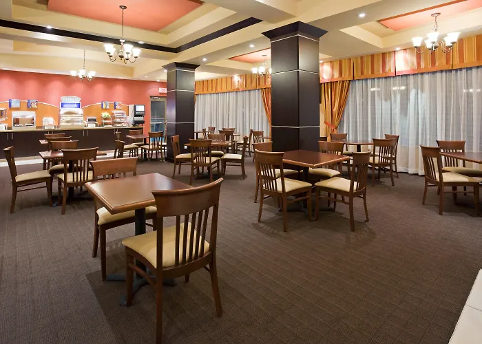 Holiday Inn Express&Suites - Woodstock, ON CANADA