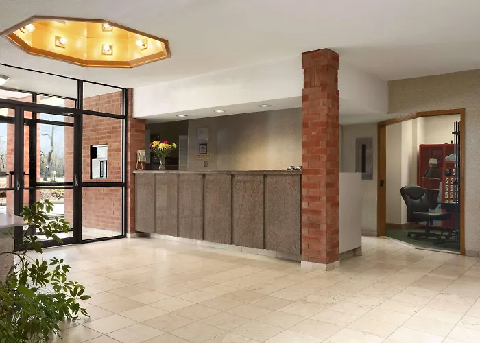 Travelodge By Wyndham Chatham
