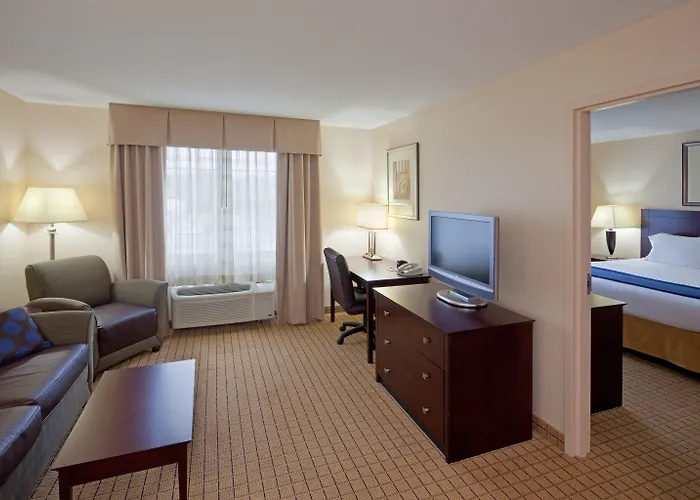 Holiday Inn Express & Suites Rochester By Ihg