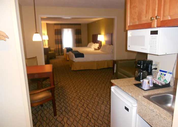 Holiday Inn Express & Suites Lancaster By Ihg