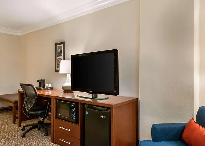 Comfort Inn & Suites At Copeland Tower