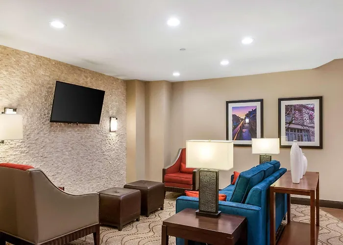 Comfort Inn & Suites At Copeland Tower