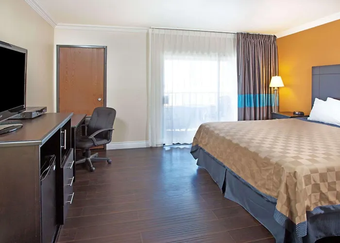 Travelodge By Wyndham Ocean Front