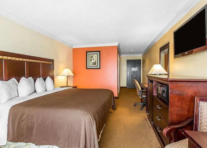 Quality Inn & Suites Bell Gardens-Los Angeles
