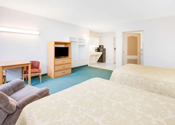 Super 8 By Wyndham Brooklyn