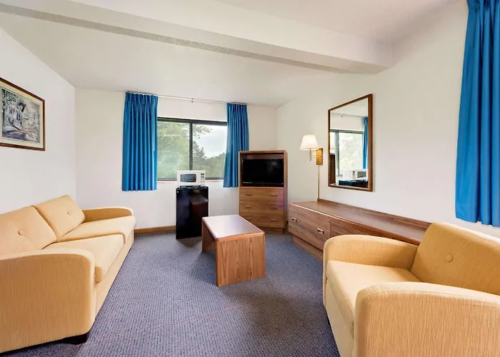 Super 8 By Wyndham Centerville