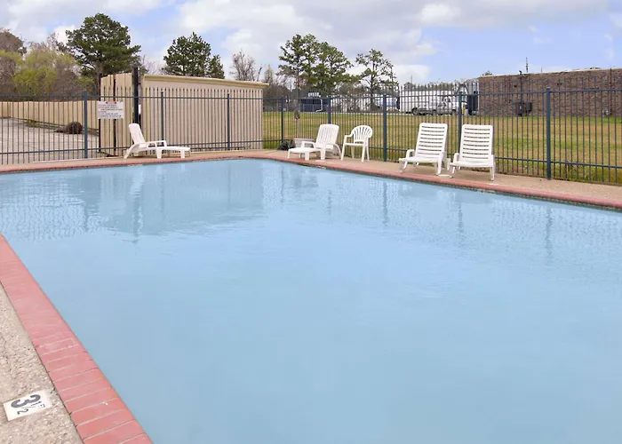 Days Inn By Wyndham Crowley