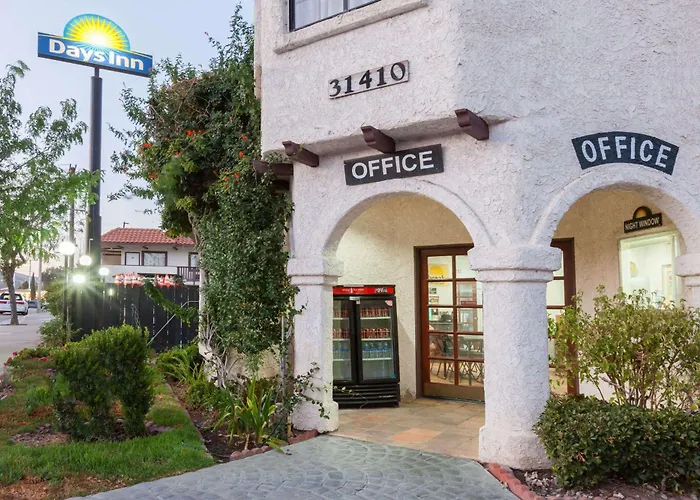 Days Inn By Wyndham Castaic Six Flags Magic Mountain