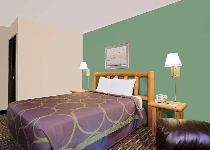Super 8 By Wyndham Cloquet