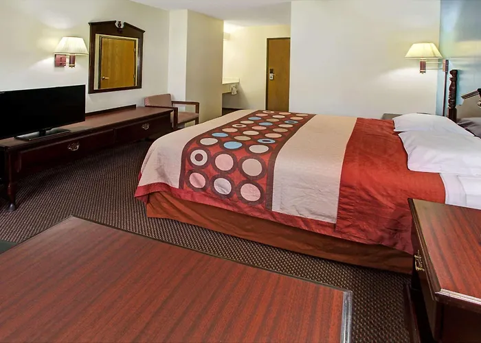 Super 8 By Wyndham Heath/Newark