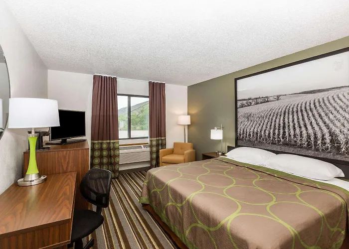 Super 8 By Wyndham Storm Lake