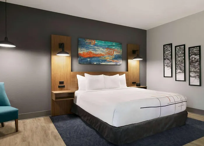La Quinta Inn & Suites By Wyndham College Station North