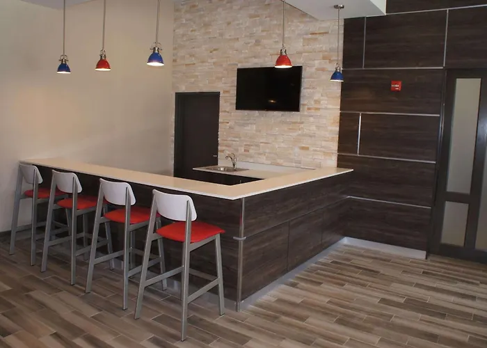 La Quinta Inn And Suites By Wyndham Bloomington