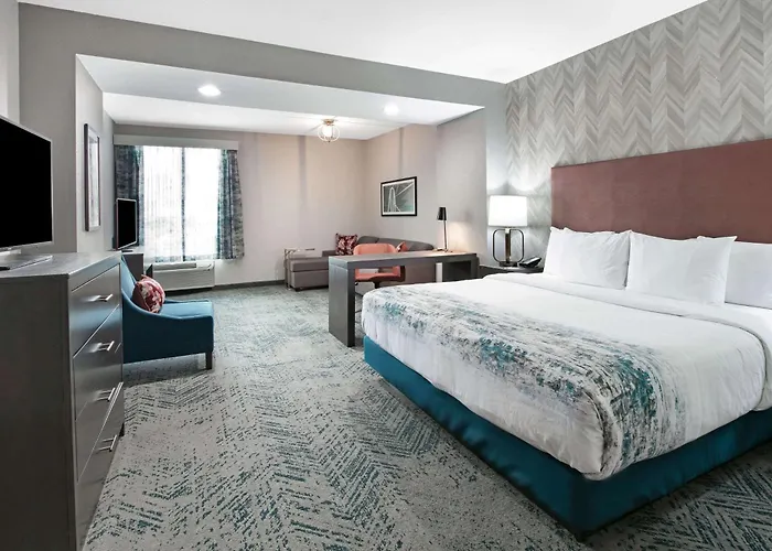 La Quinta Inn & Suites By Wyndham Dfw Airport West-Glade