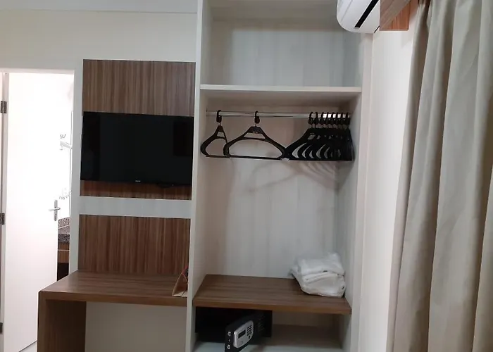 Caldas Novas Lacqua Di Roma IV - 2 banheiros e cozinha, piscina 24 horas