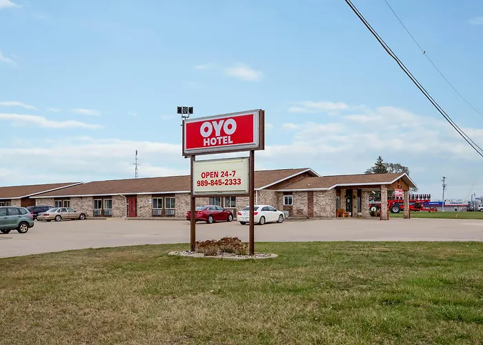 Oyo Hotel Chesaning Route 52 & Hwy 57