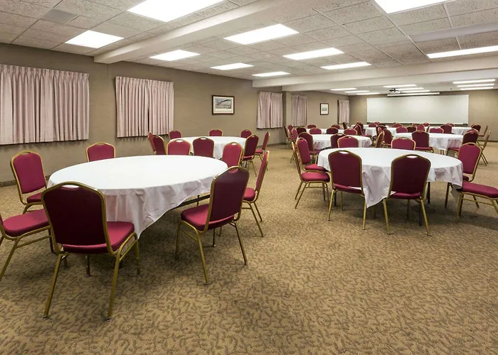 Ramada By Wyndham Bettendorf