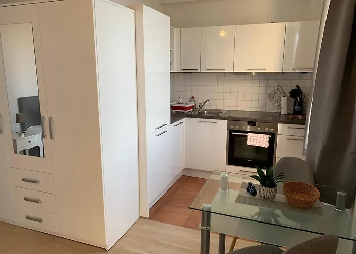 Einraumapartment mit Seeblickbalkon