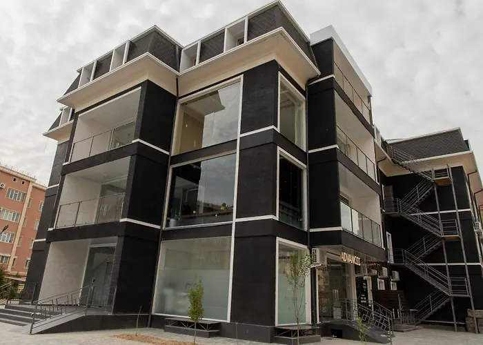 Safarov'S Family Hostel