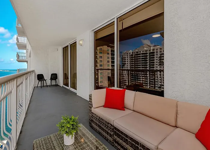 Lovely Condo With City & Ocean Views