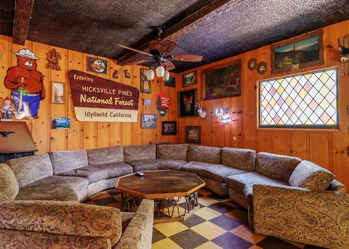 Hicksville Pines Chalets & Motel