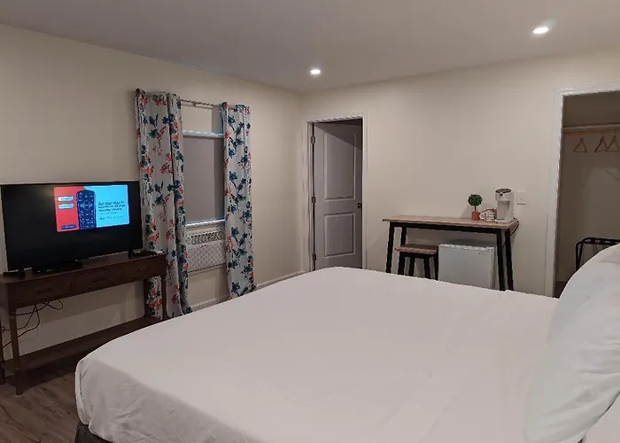 The Honey Bee Motel