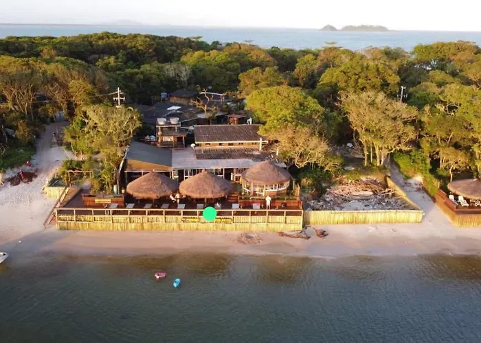 Hotéis centrais de Ilha do Mel