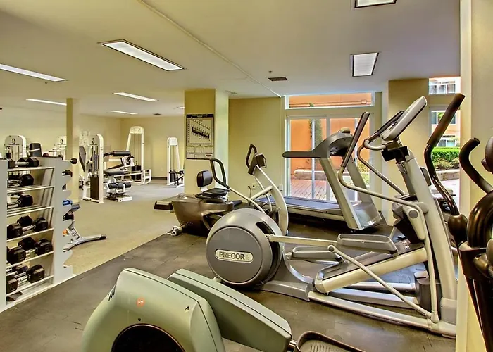 City Water View Oasis With Pool & Gym Near Cruise In Heart Of Seattle