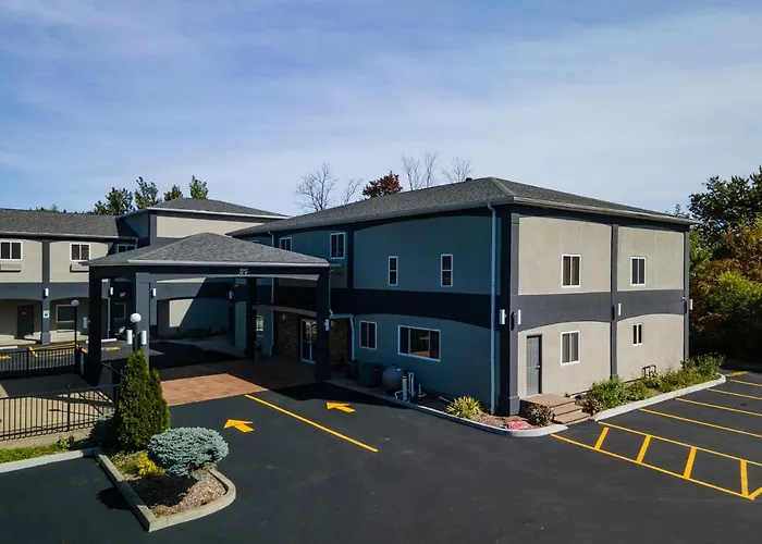 Days Inn & Suites By Wyndham Niagara Falls/Buffalo