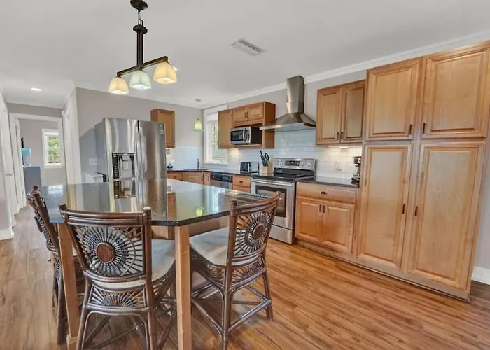 Pet-Friendly Bay View Home W Screened Pool Near Lighthouse