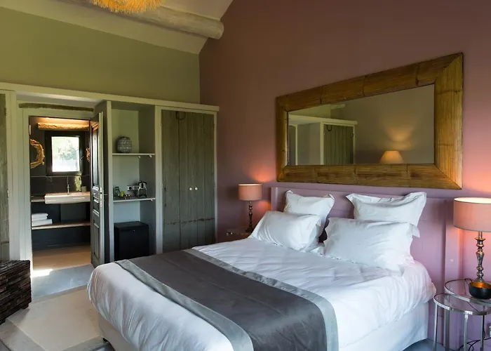 Hotels in Crillon-le-Brave
