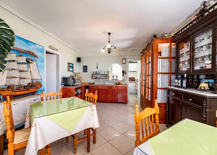 Hotel Thira