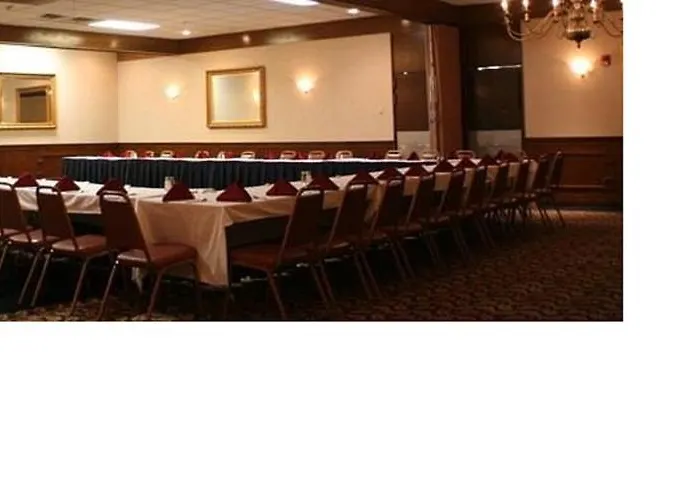 Hotel Carlisle & Embers Convention Center
