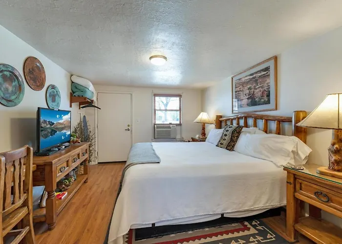 Stone Lizard Lodge