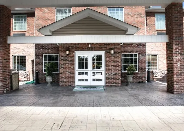 Mountain Inn & Suites Airport - Hendersonville
