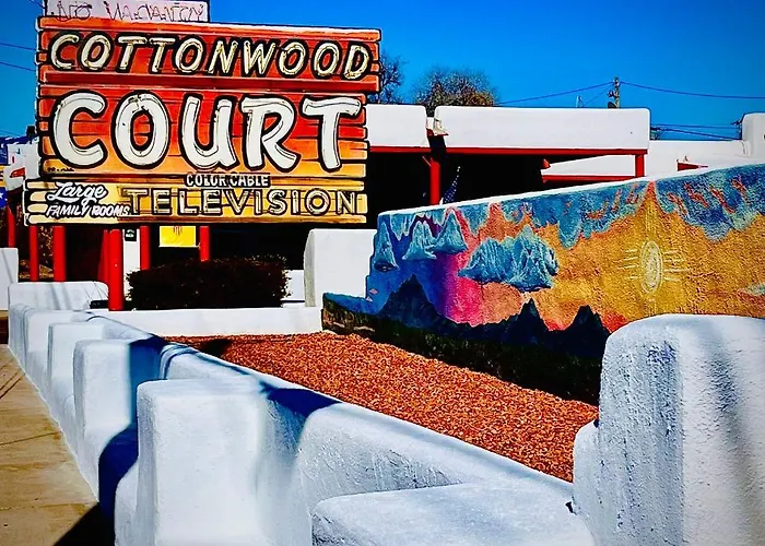 Cottonwood Court Motel