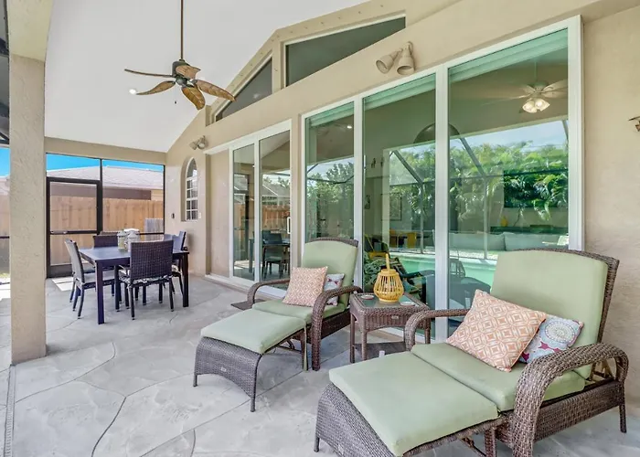Cozy Beach House - 5 minutes from Vanderbilt Beach