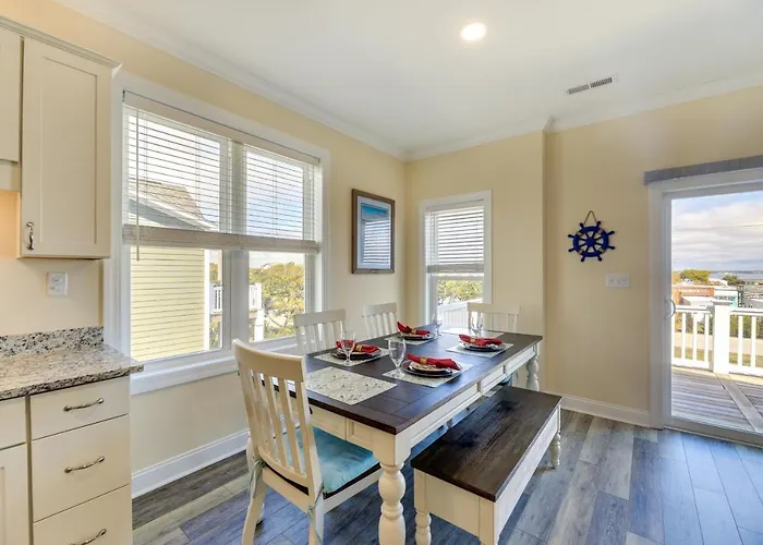Emerald Isle Getaway W/ Decks & Beach Views!