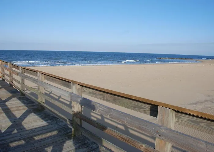 Cozy Suite - Pet Friendly, Beach Side Apts