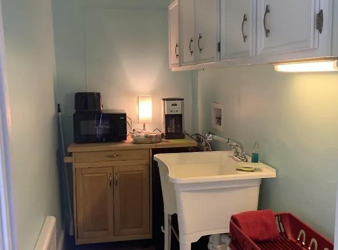 Cozy Suite - Pet Friendly, Beach Side Apts