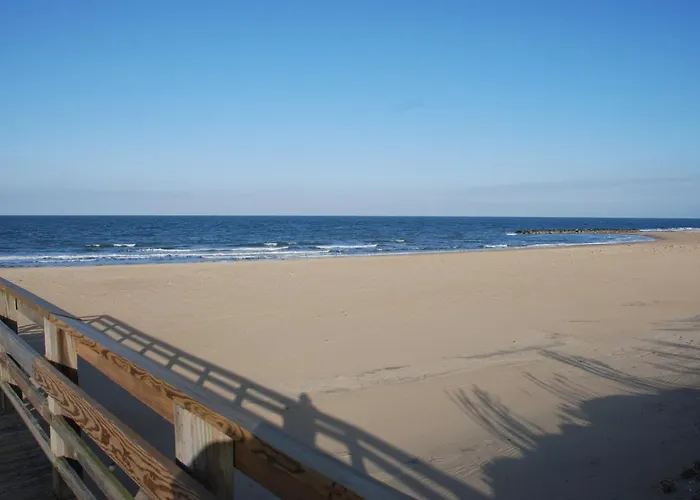 Historic Beach Side Getaway - Pet Friendly, Wifi Cottage