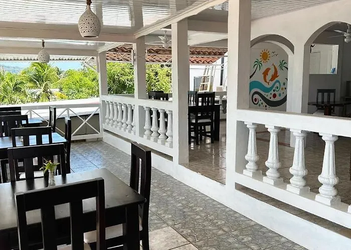 Los Delfines Hotel & Dive Center