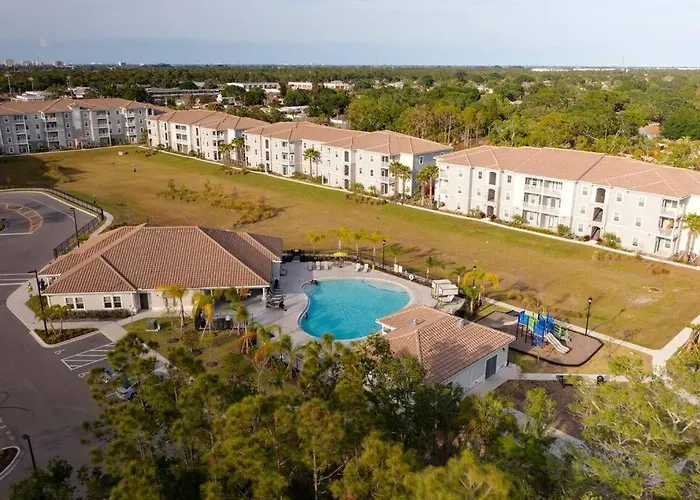 Elegant 1Br/1Ba Condo With Pool, Gym And Laundry