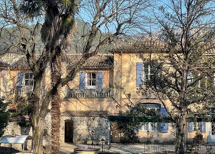 Logis Hotel Restaurant Le Domaine De La Regaliere