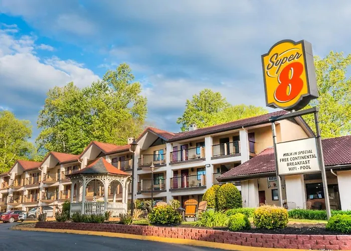 Super 8 By Wyndham Downtown Gatlinburg At Convention Center