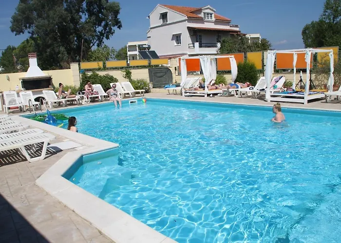 Kavos Central
